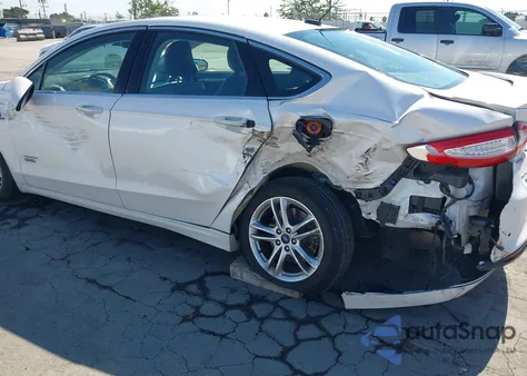 2016 Ford Fusion Energi Titanium из США, поврежденный, VIN 3FA6P0SU8GR115239